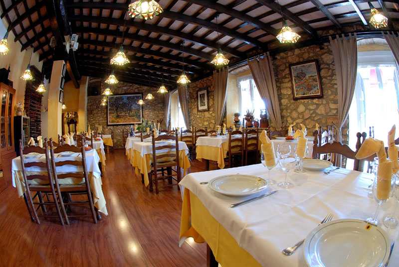 salon principal gran angular cal manelet interior restaurant a Canyelles