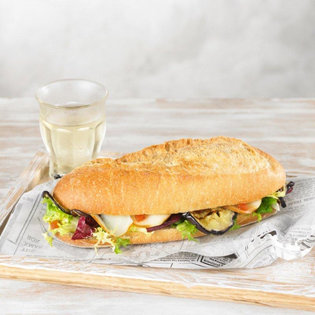 Bocadillo de verduras a la brasa en Cal Manelet, Canyelles